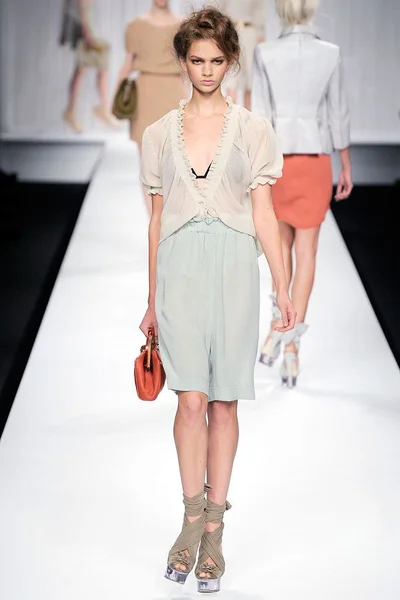 Look 5